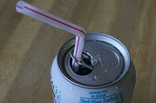 arandela-lata-refresco-pajita