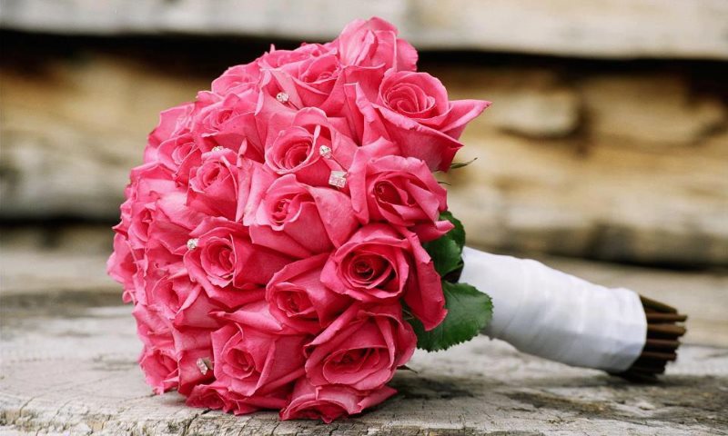 bouquet de rosas fucsia